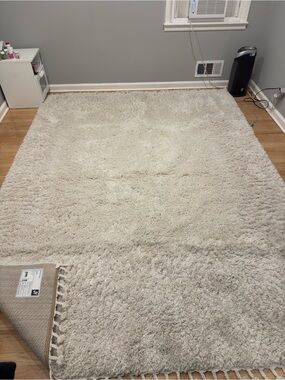 Plush Ivory Shag Bath Mat - Cozy High-Pile Comfort